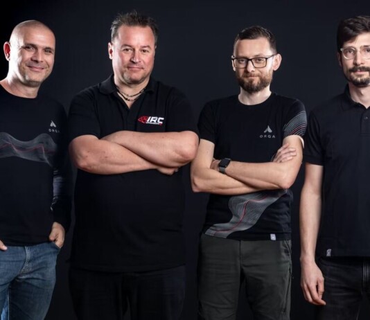 Het Orqa team: Vlatko Matijevic (CTO), Tony (Anthony) Cake (CTIO, ImmersionRC CEO), Srdjan Kovacevic (CEO) en Ivan Jelusic (CSO)